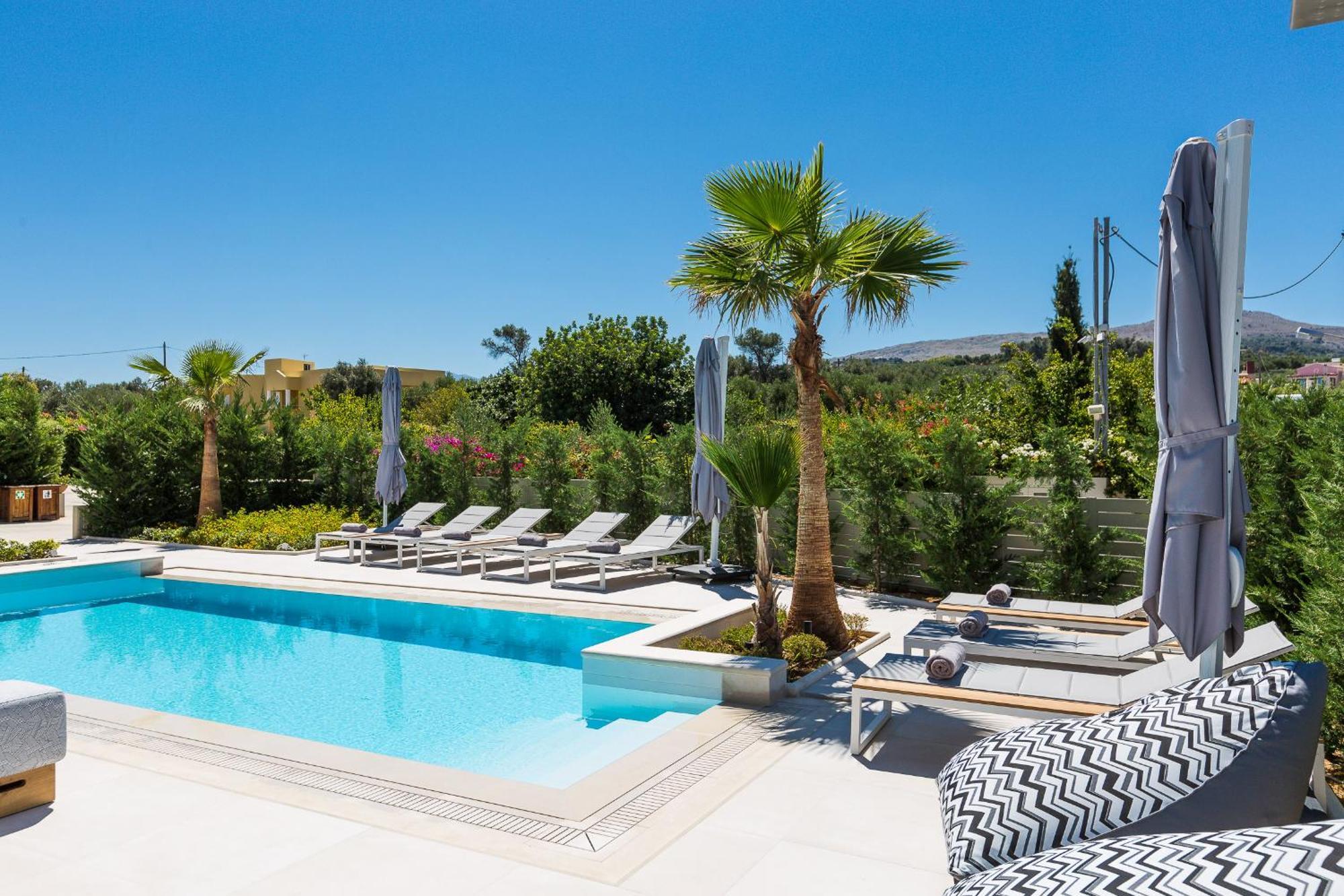 Vasilios Villa, With Pool, Gym & Close To Beach, By Thinkvilla Loutra Exteriér fotografie