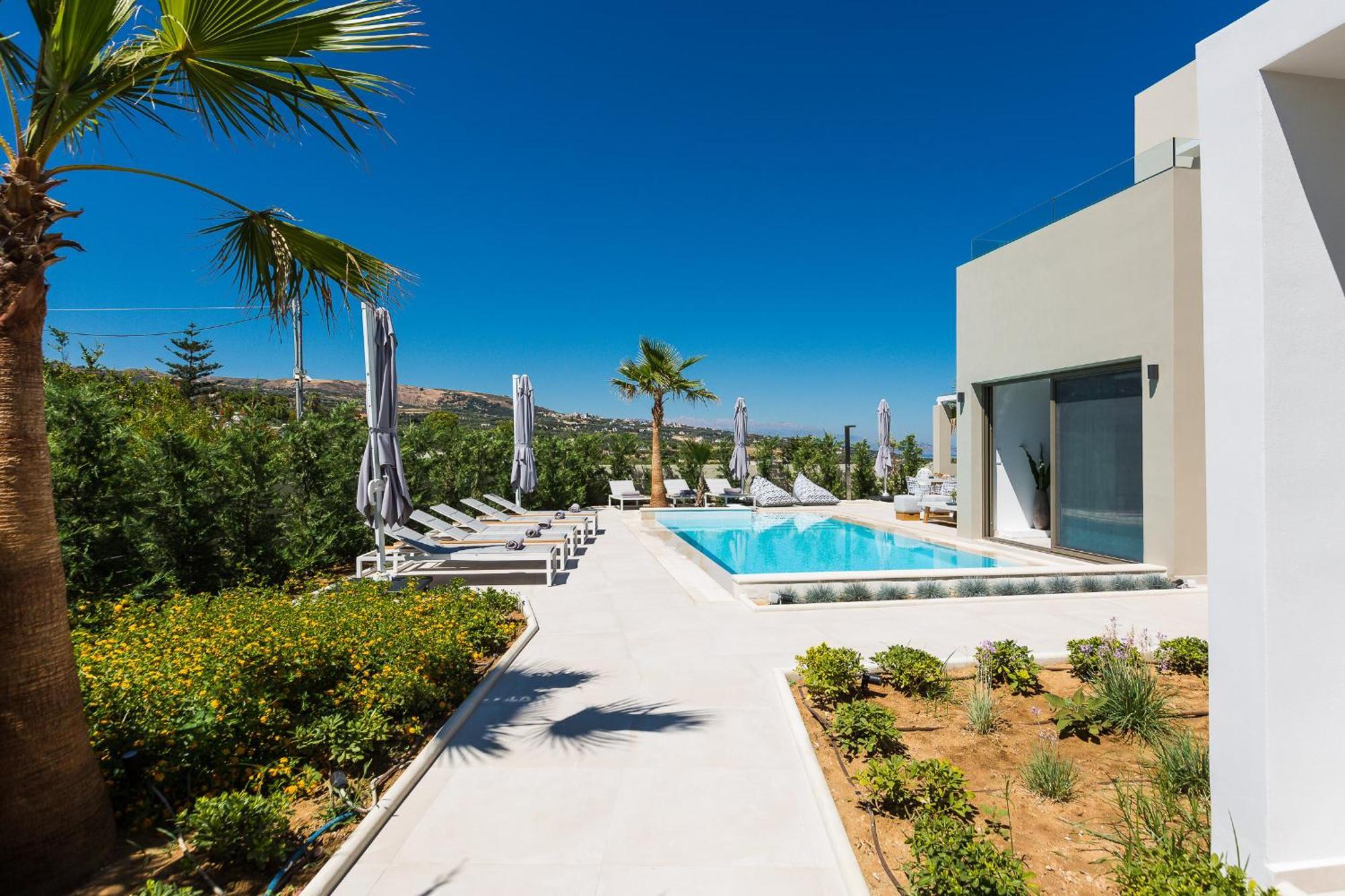 Vasilios Villa, With Pool, Gym & Close To Beach, By Thinkvilla Loutra Exteriér fotografie