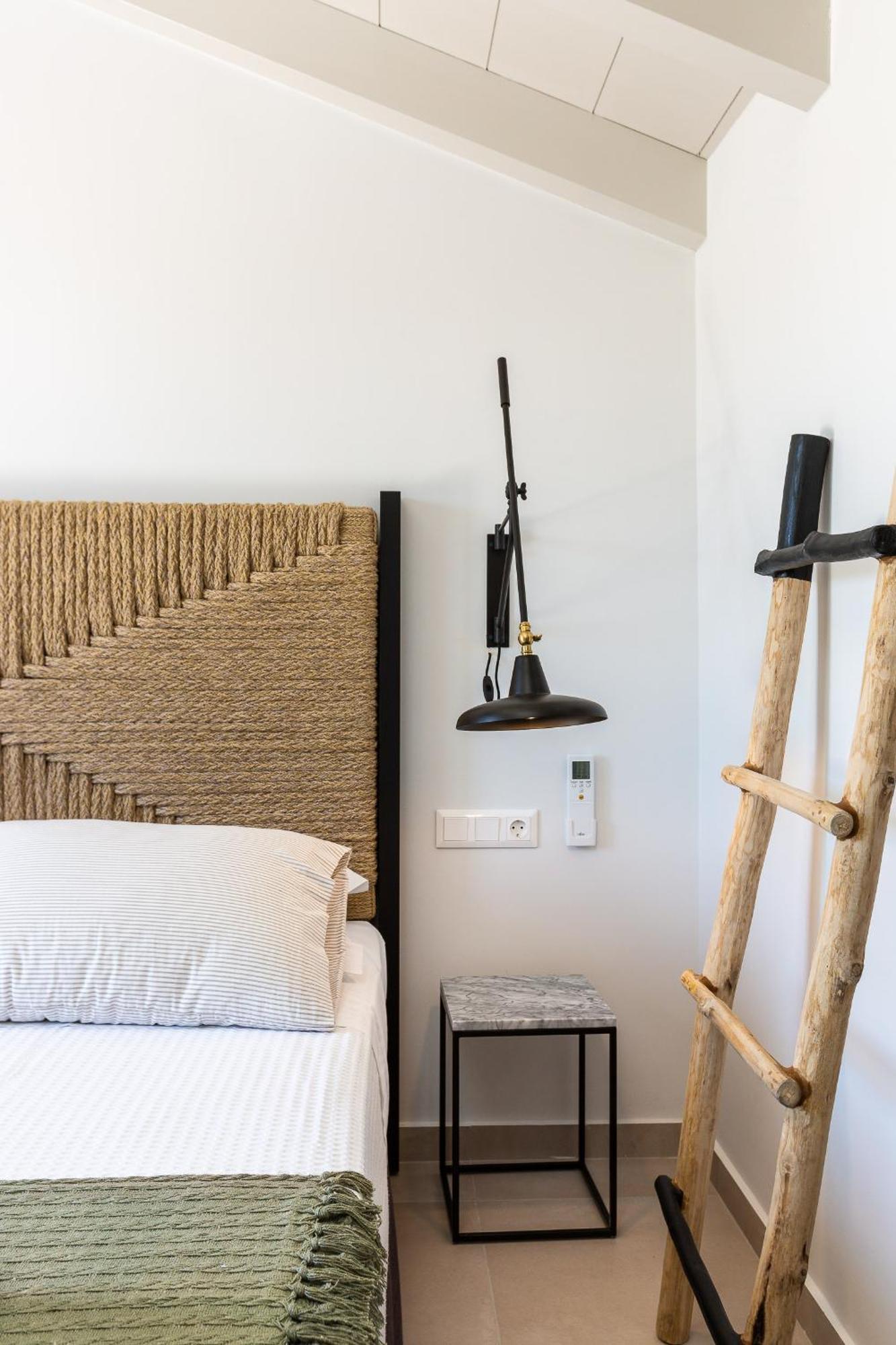 Vasilios Villa, With Pool, Gym & Close To Beach, By Thinkvilla Loutra Exteriér fotografie
