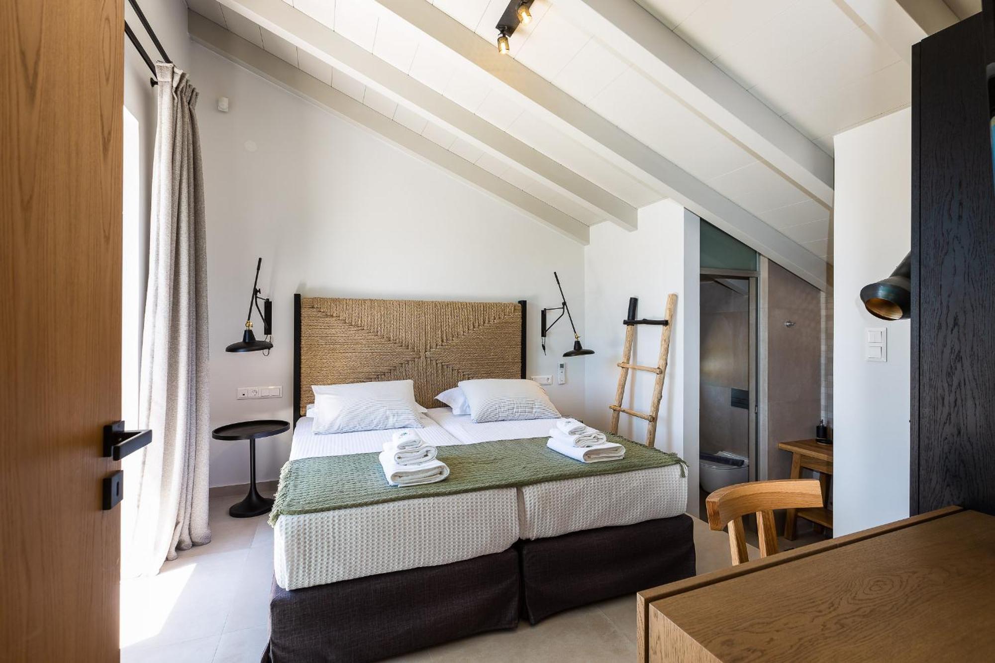 Vasilios Villa, With Pool, Gym & Close To Beach, By Thinkvilla Loutra Exteriér fotografie
