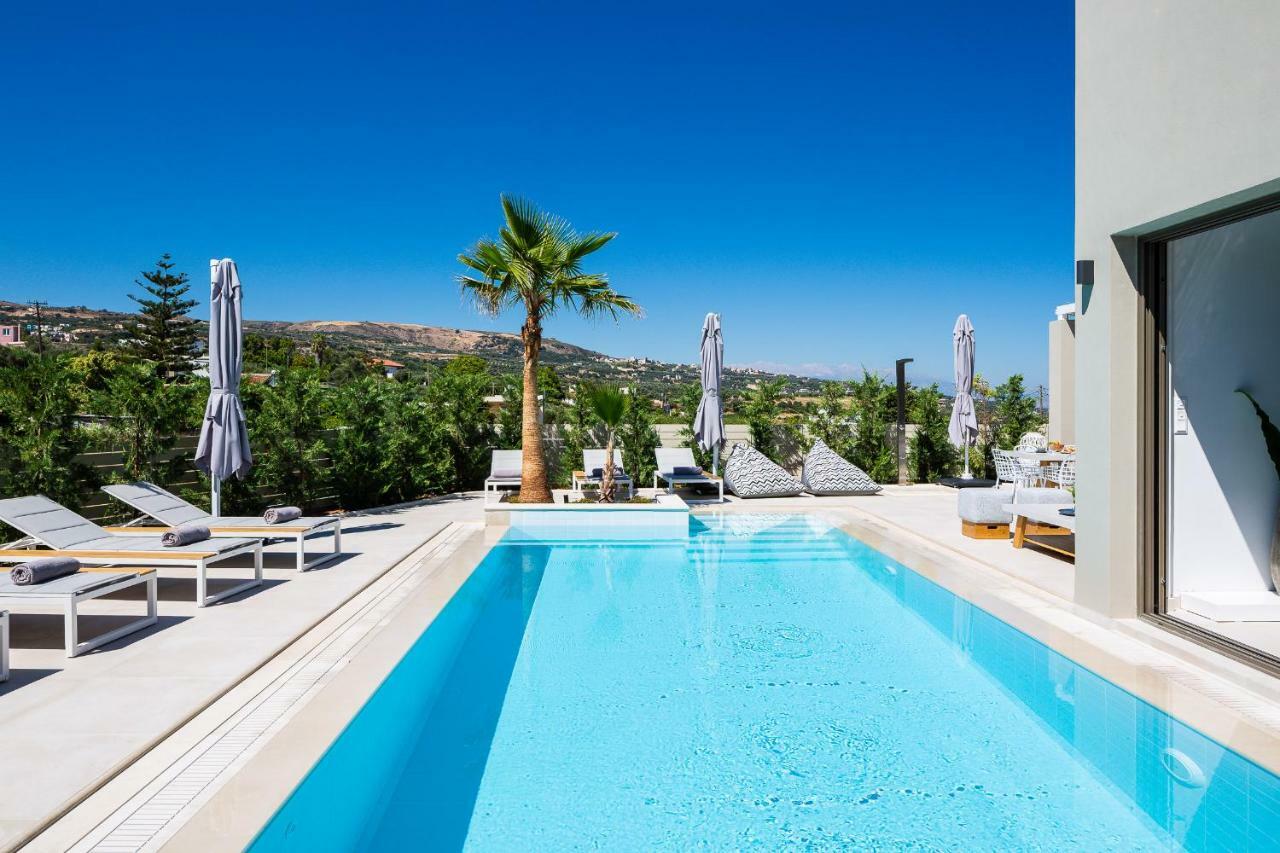Vasilios Villa, With Pool, Gym & Close To Beach, By Thinkvilla Loutra Exteriér fotografie